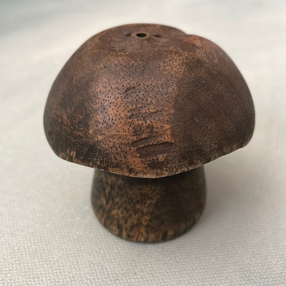 Vintage Mushroom Salt and Pepper Shaker - Picture 3 of 16